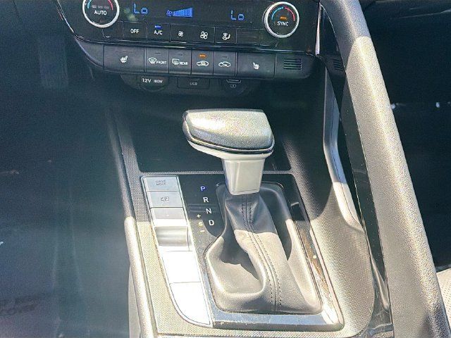 Used 2023 Hyundai Elantra Limited FWD image 17