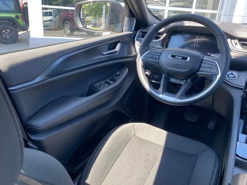 New 2025 Jeep Grand Cherokee Laredo X w/ Luxury Tech Group I AWD/4WD image 32