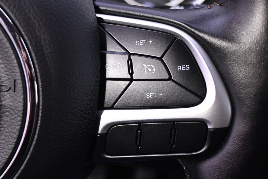 Used 2018 Jeep Compass Latitude w/ Popular Equipment Group AWD/4WD image 35