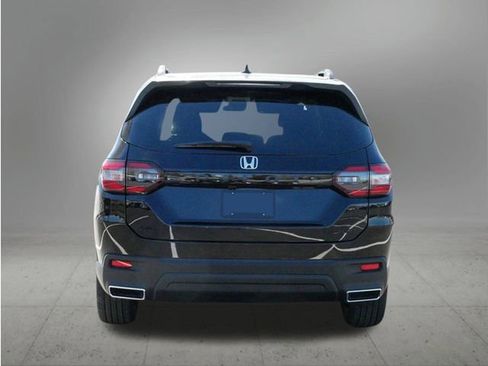 New 2025 Honda Pilot Sport image 4