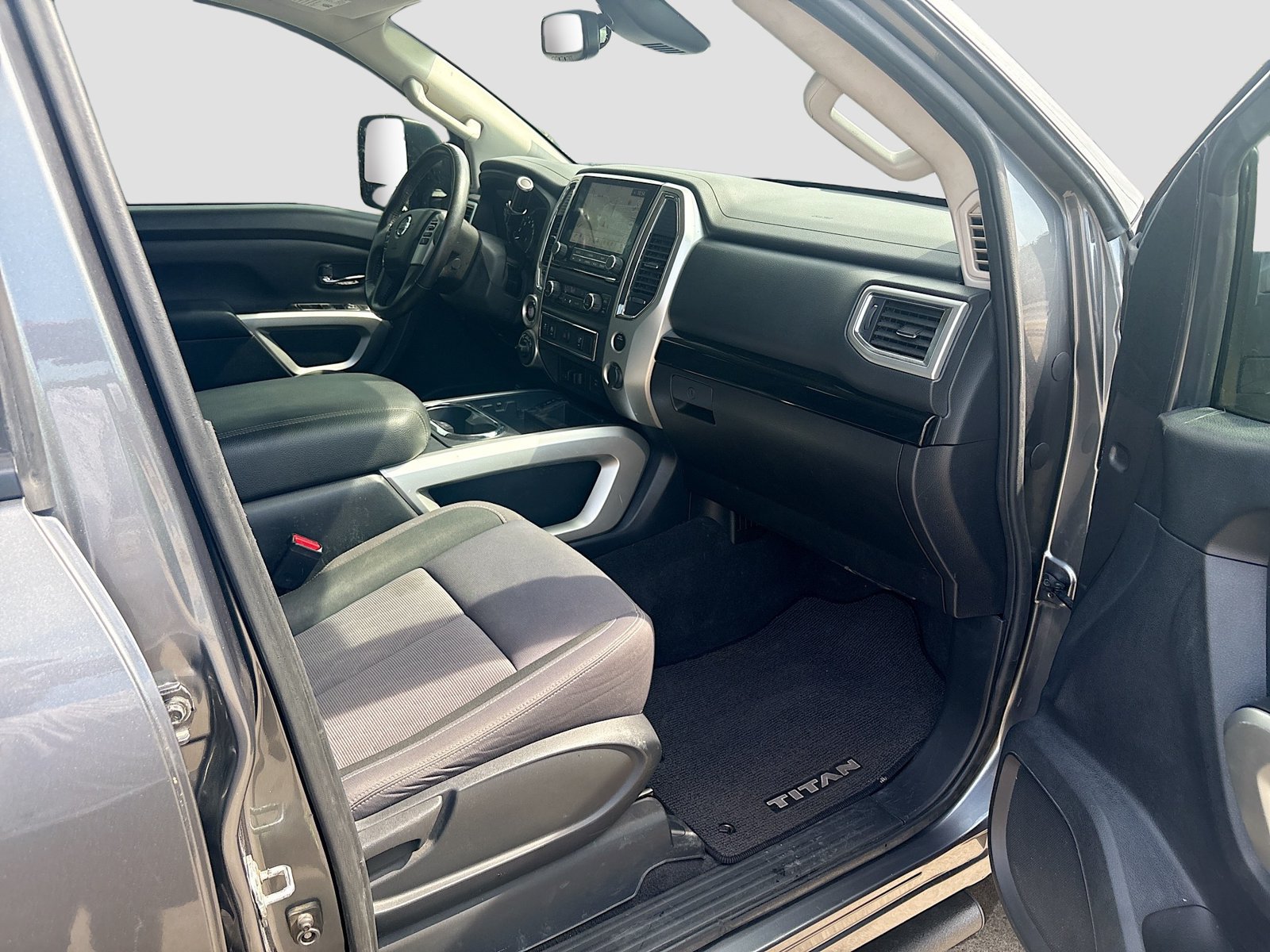 Used 2021 Nissan Titan 4x4 Crew Cab image 28