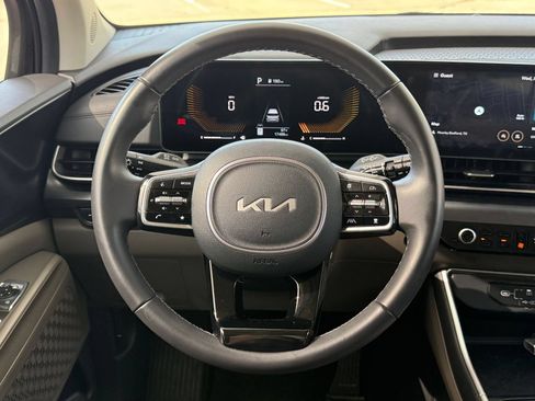 Used 2026 Kia Carnival FWD image 30