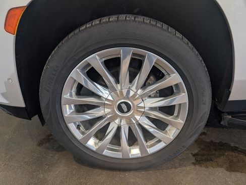 Used 2024 Cadillac Escalade ESV Premium Luxury image 6