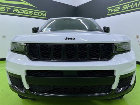 Used 2024 Jeep Grand Cherokee L Laredo AWD/4WD image 3