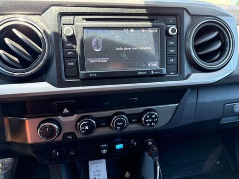 Used 2019 Toyota Tacoma SR5 AWD/4WD image 9
