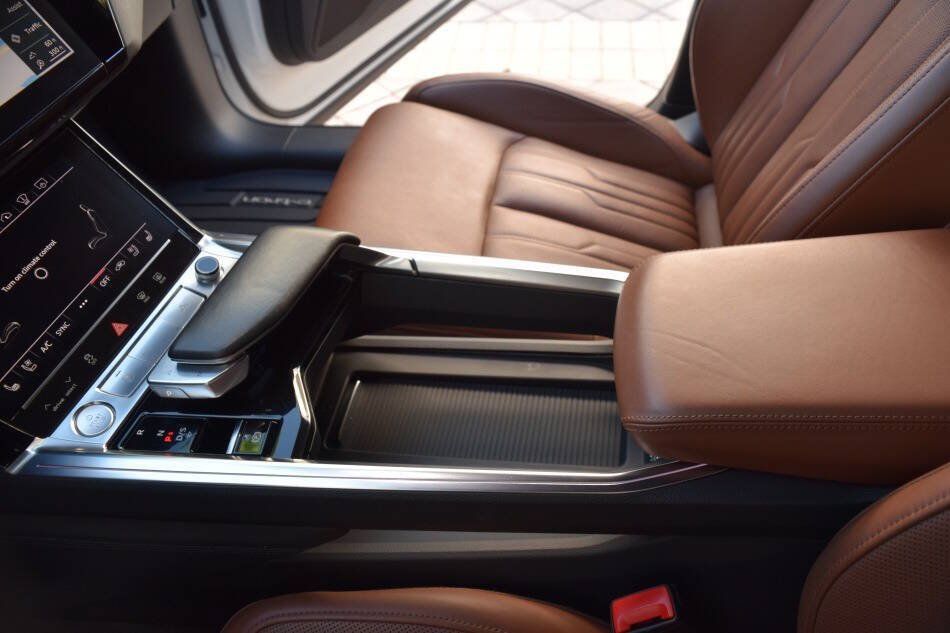 Used 2019 Audi e-tron Prestige w/ Prestige Package AWD/4WD image 54