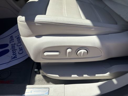 Used 2023 GMC Acadia Denali w/ Denali Ultimate Package FWD image 12