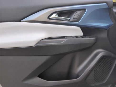 New 2025 Chevrolet Equinox EV LT image 11