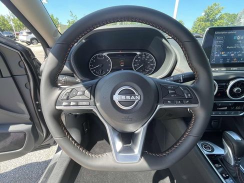 Used 2025 Nissan Sentra SR image 16