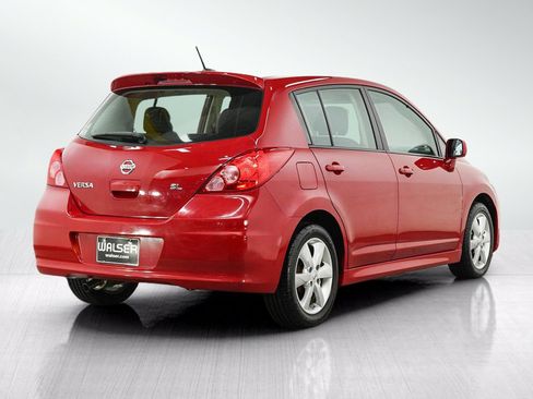 Used 2011 Nissan Versa Hatchback w/ Premium Pkg FWD image 6