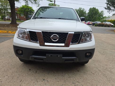 Used 2017 Nissan Frontier SV w/ SV Value Truck Package AWD/4WD image 8