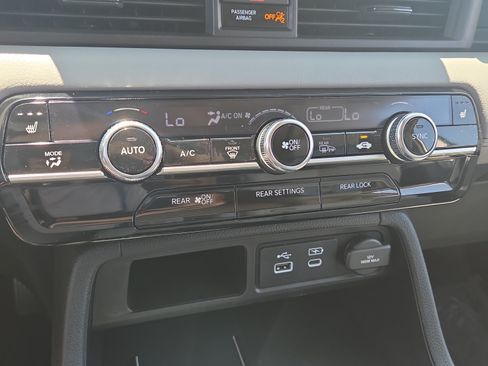 Certified 2025 Honda Pilot Touring image 28