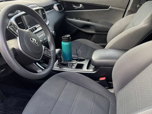Used 2019 Kia Sorento FWD image 2
