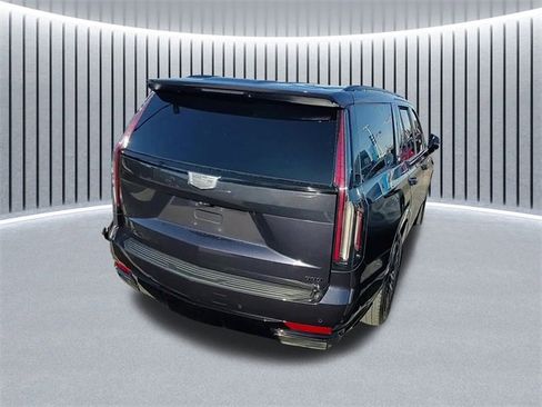 Used 2022 Cadillac Escalade Sport Platinum image 4