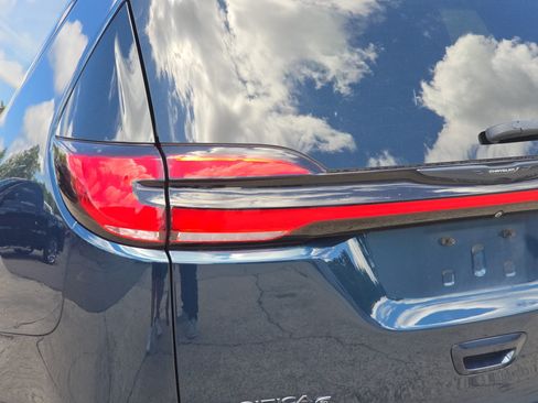 Used 2023 Chrysler Pacifica Touring-L w/ S Appearance Package FWD image 30