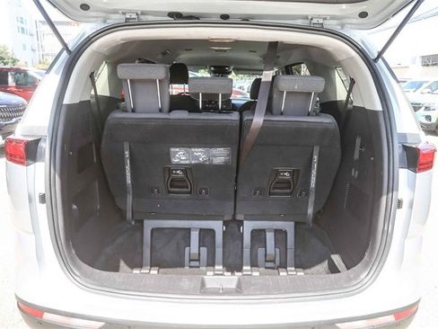 Certified 2022 Kia Carnival LX image 28