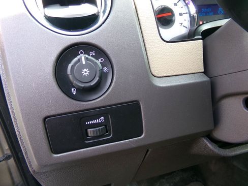 Used 2010 Ford F150 XLT AWD/4WD image 16