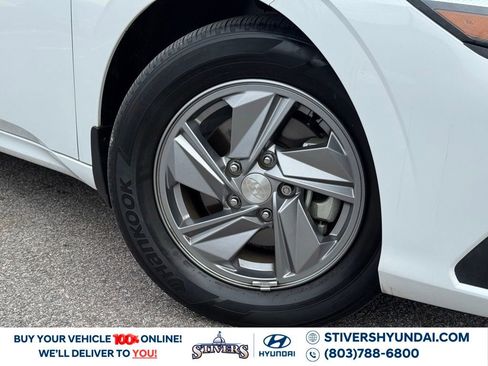 Certified 2024 Hyundai Elantra SE image 4