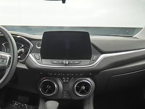 Used 2025 Chevrolet Blazer LT FWD image 22