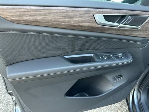 New 2025 Volkswagen Atlas SEL image 18