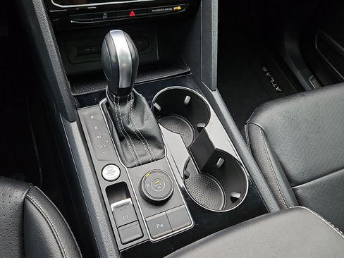 Used 2022 Volkswagen Atlas SE w/ Panoramic Sunroof Package image 15