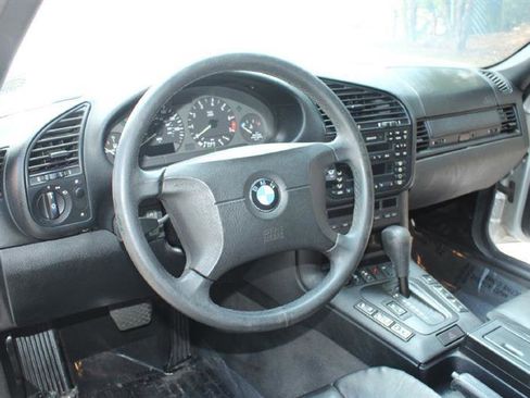 Used 1999 BMW 323i Convertible image 12
