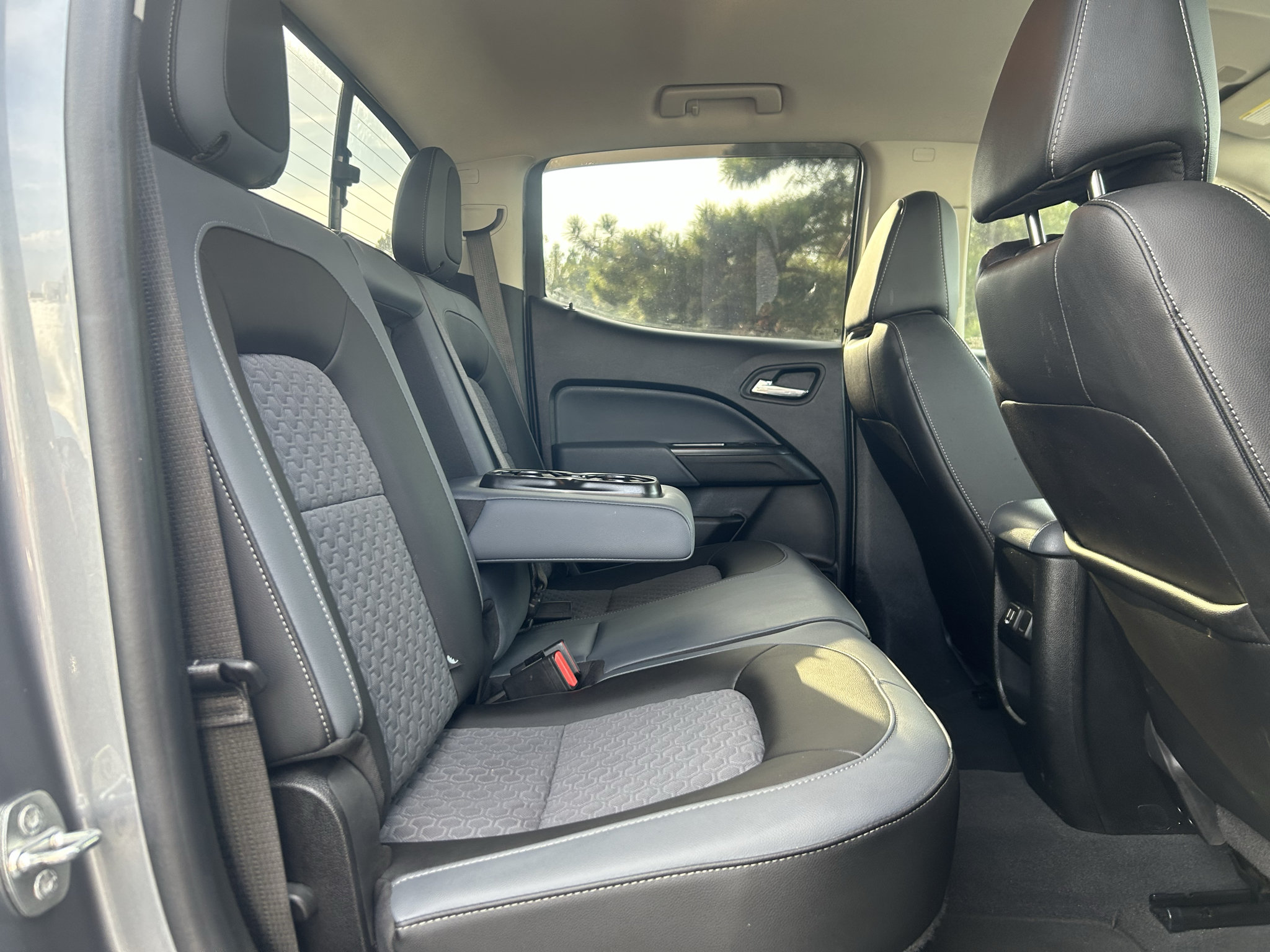 Used 2021 Chevrolet Colorado Z71 AWD/4WD image 11