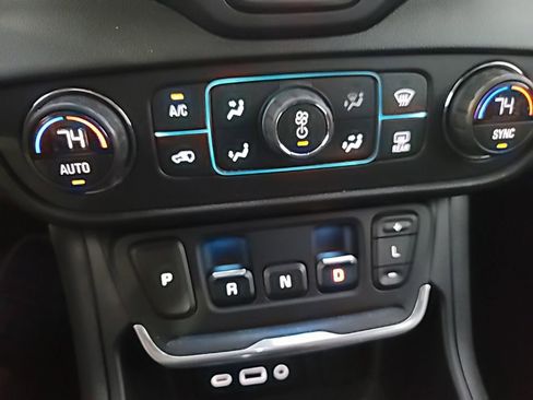 Used 2019 GMC Terrain SLT image 12