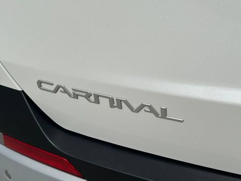 Used 2026 Kia Carnival FWD image 12