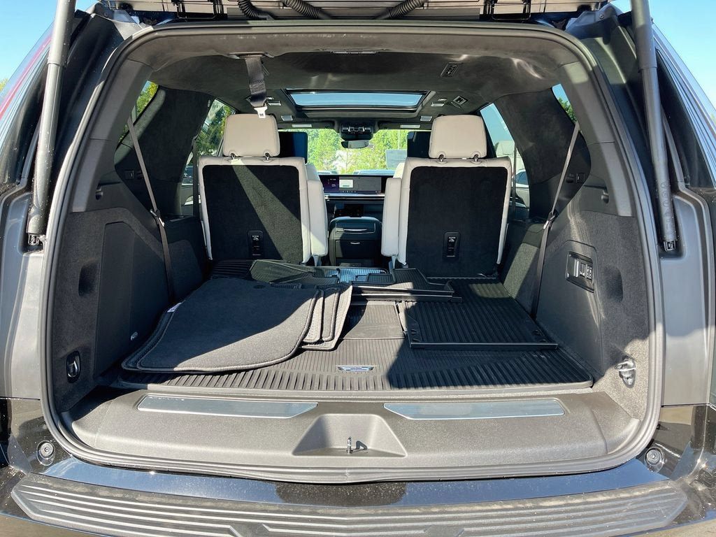 New 2026 Cadillac Escalade Platinum Sport w/ LPO, ONYX Package AWD/4WD image 33