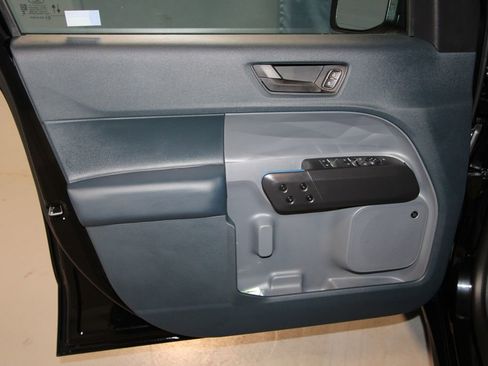 Used 2025 Ford Maverick Lobo image 5