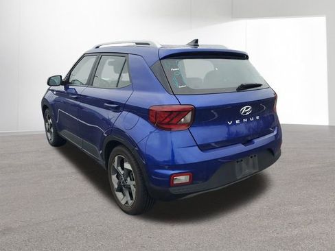 Used 2022 Hyundai Venue Limited image 14