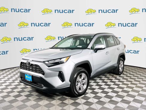 Used 2025 Toyota RAV4 XLE AWD/4WD image 3