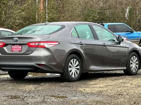Used 2019 Toyota Camry LE image 4