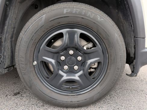 Used 2018 Jeep Compass Sport w/ Tech Group image 11