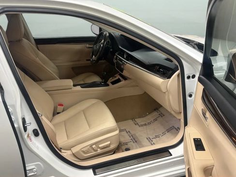 Used 2014 Lexus ES 350 w/ Luxury Package FWD image 23