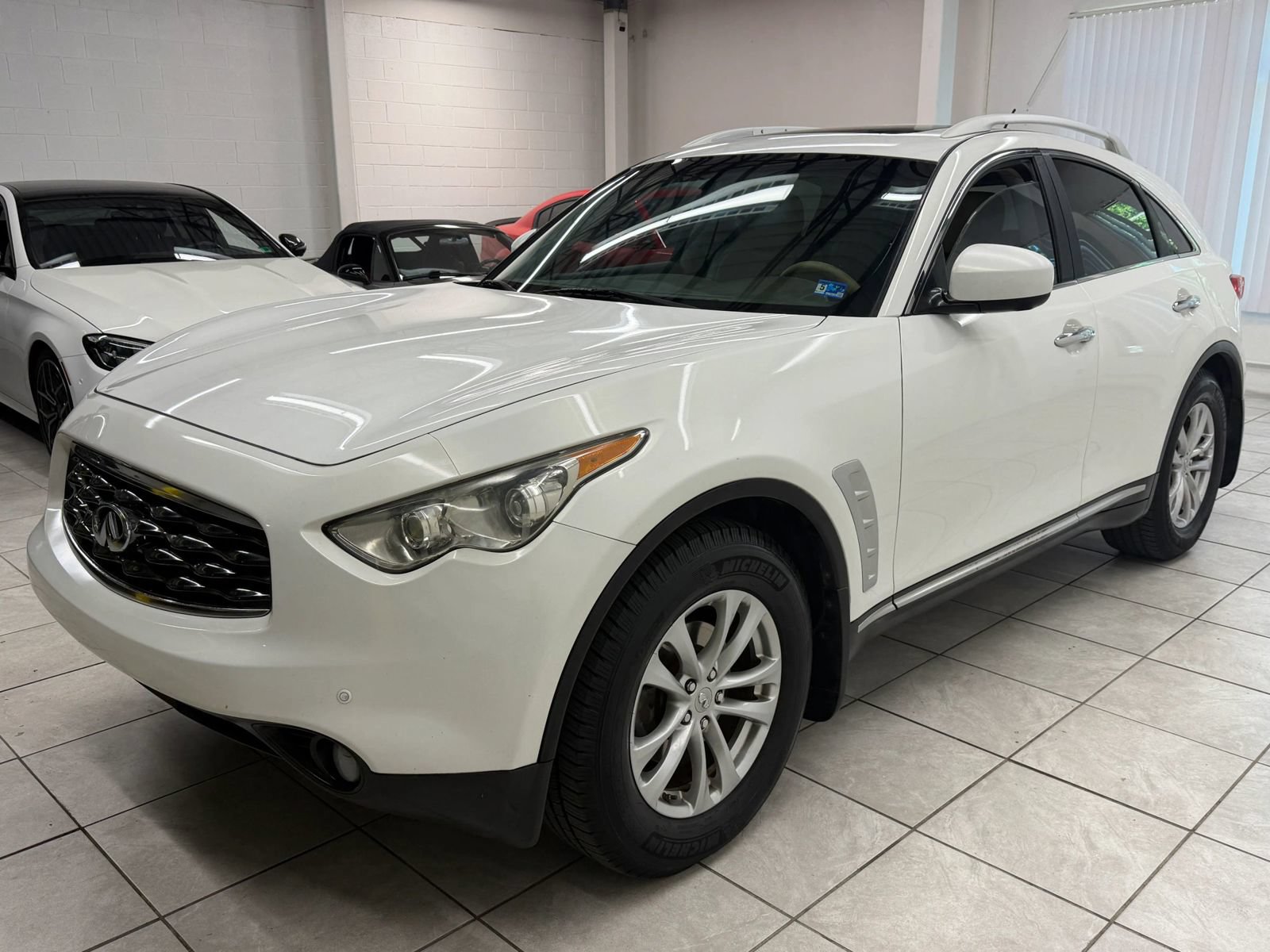 Used 2009 INFINITI FX35 2WD w/ Navigation Pkg image 3