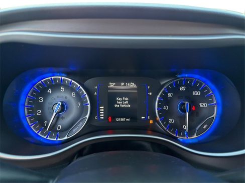 Used 2021 Chrysler Voyager Lxi image 16