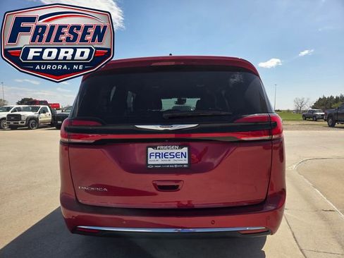 Used 2025 Chrysler Pacifica Select FWD image 6