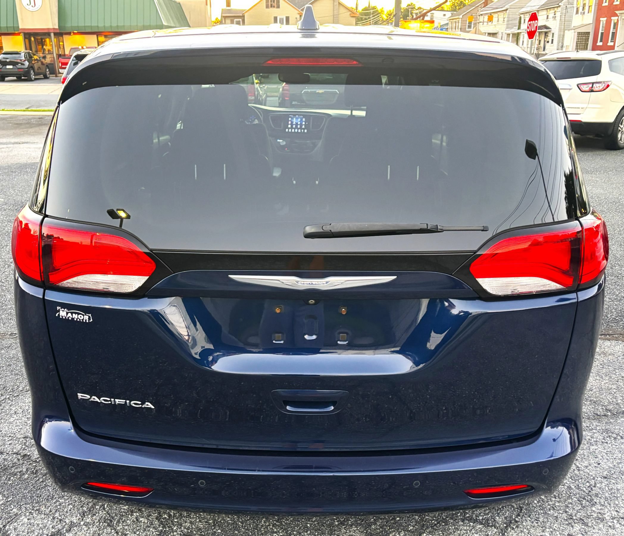 Used 2017 Chrysler Pacifica Touring FWD image 33