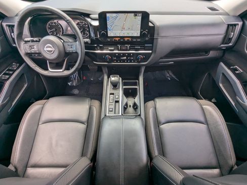 Certified 2025 Nissan Pathfinder SL FWD image 14
