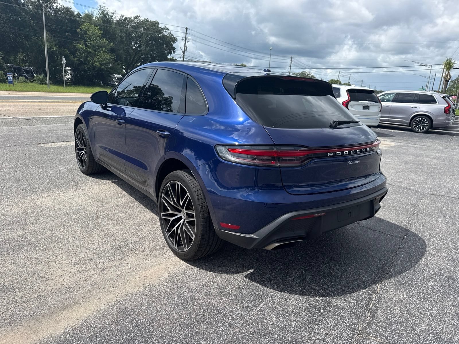 Used 2023 Porsche Macan AWD/4WD image 6
