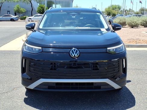 Certified 2025 Volkswagen Tiguan S FWD image 2