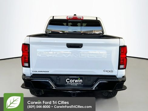 Used 2025 Chevrolet Colorado Z71 w/ Technology Package AWD/4WD image 14
