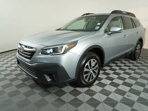 Used 2022 Subaru Outback Premium image 3