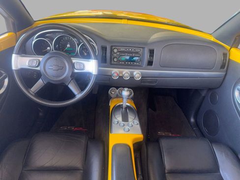Used 2004 Chevrolet SSR w/ Preferred Equipment Group RWD image 23
