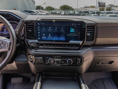 Used 2024 Chevrolet Silverado 2500 ZR2 w/ Technology Package AWD/4WD image 18
