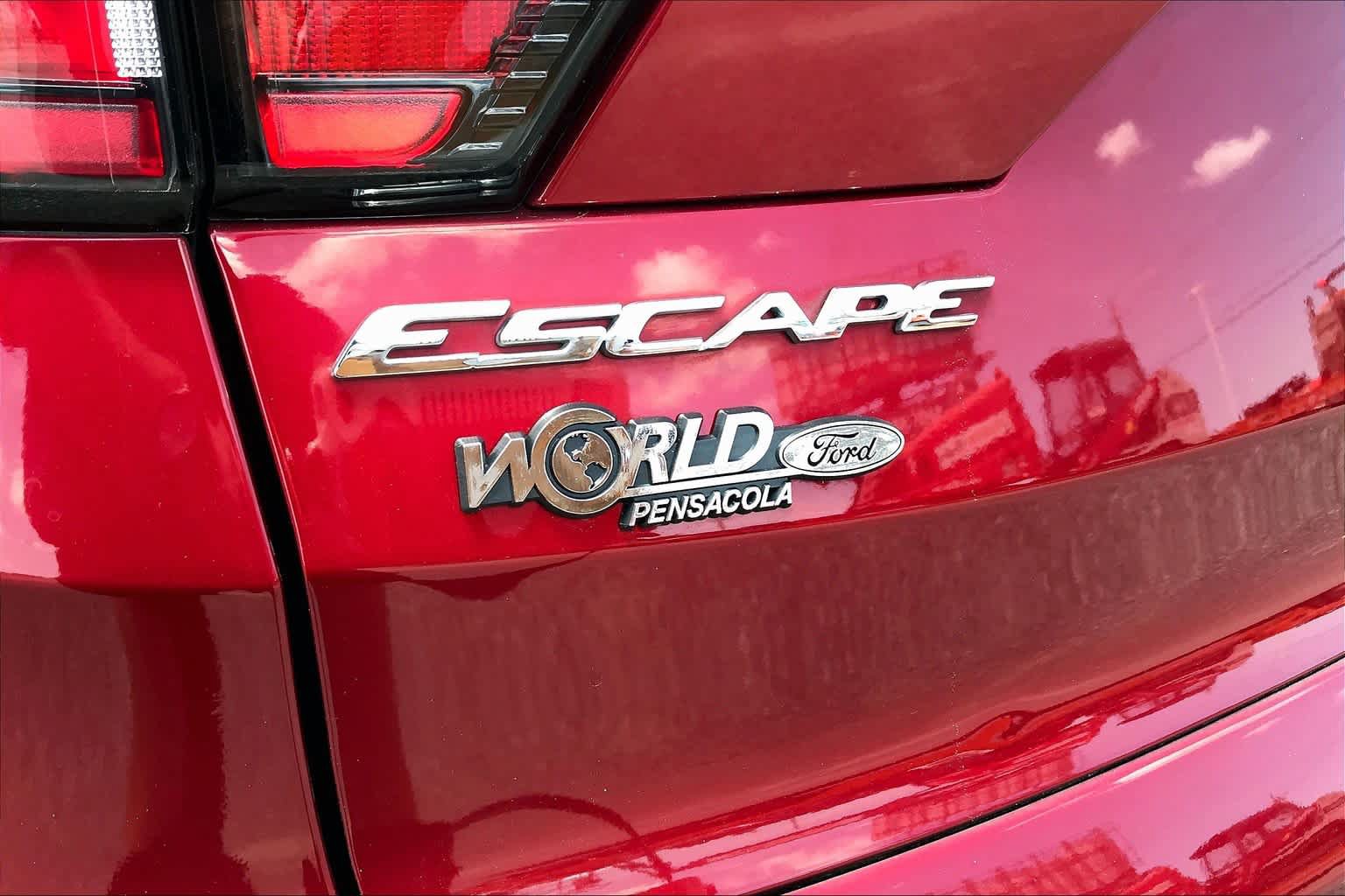 Used 2018 Ford Escape SE w/ SE Sync 3 Package AWD/4WD image 10