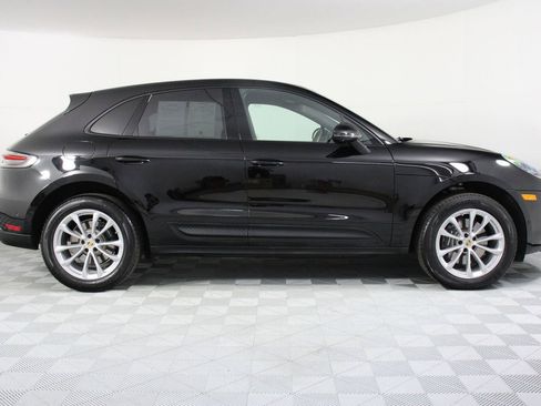 Certified 2025 Porsche Macan image 8