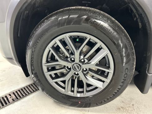 Used 2022 Nissan Rogue S image 9